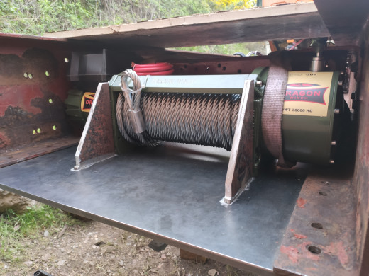 Je m'occupe en attendant avec la création du support de treuil. c'est pas fini mais ça avance.