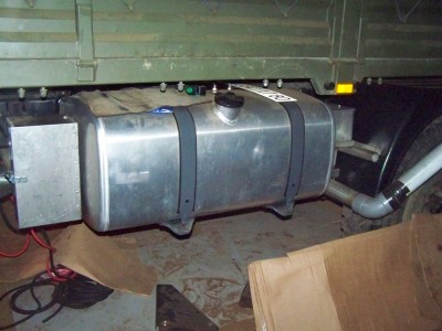 Monsieur aime l'inox et l'alu, et double le capacité du réservoir d'origine