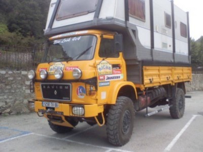 sm8 trm4000 le plus beau des camions, enfin certainement pas celui-la !!!! puis vu la hauteur ,il doit galérer ...