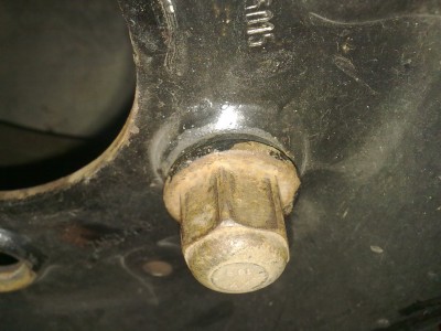 09032010026.jpg (503.63 Kio) Vu 3177 fois Goujon Mercedes sur jante Mercedes.