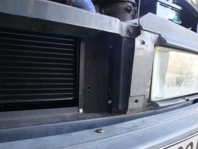 DSC06246.JPG (131.76 Kio) Vu 10954 fois détail du pliage du déflecteur d'origine pour sa nouvelle place