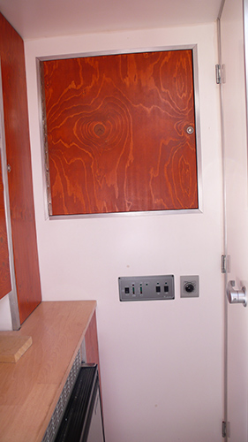 Coffre arrière et panneau de contrôle de la centrale électrique