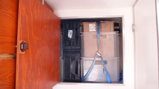 le coffre arrière ouvert...