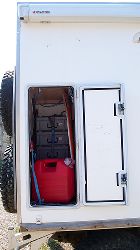 Le coffre arrière externe (le coffre arrière intérieur est au dessus)