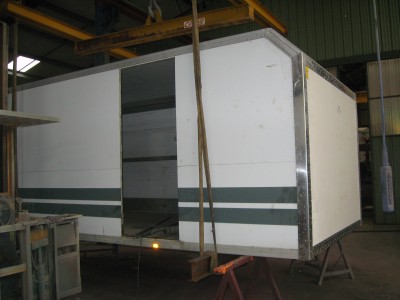 Camion_leroy_15_juin_2010_010.jpg (1.55 Mio) Vu 9727 fois Le nouvel emplacement de la porte latérale est percé.