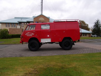 Ce rare véhicule est le proto citroen  /simpar mis en service en 1969 dans le departement de la marne il fut offert au sdis 56 par JC PICOT beaune avant la vente de son célebre musée en mars 2006 ce citroen est un 350 nsp 4x4 amimé par un moteur de DS 21 et sont système de freinage est le même que la DS Source : http://www.autotitre.com/forum/Nos-belles-anciennes--93121p62.htm