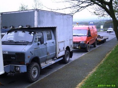 avec un petit Transit 4x4 derrière