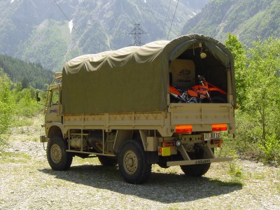 mon ancien trm 4000 lot 7 ( poutre remplaçée par une rétractacble  plus légere )...et la ktm  four finir de monter la montagne