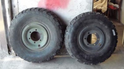 900x16 et 8.25x16