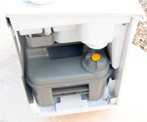 Le cote droit.<br />La poussière du démontage n'est pas vendue avec, désolé... :)