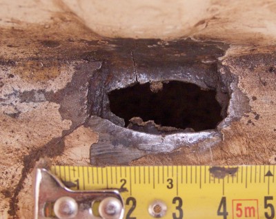 Trou 1, débouche dans le tube