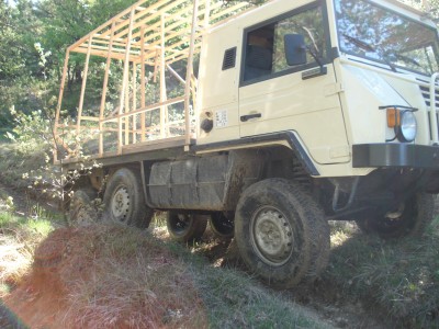 là on ne voit pas bien mais il n'y a que deux roues qui touchent vraiment le sol... je passe difficilement avec un mercedes G ! avec le pinz: presque facile