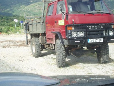 et un toy dyna double cab!!!