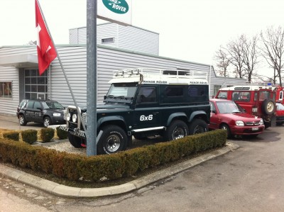 IMG_1609.JPG (1.86 Mio) Vu 8625 fois pppfff, même pas le courage de photographier le deuxième.... certainement à cause des doubles échap inox de fort diamètre verticaux!!