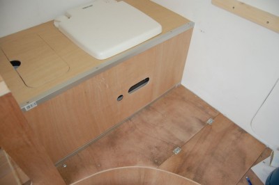 le meuble toilettes fermé