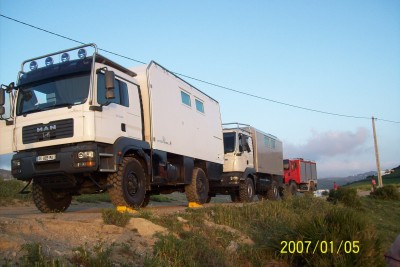 Au bivouac au dessus de Tanger Med (il est petit mon mog....)