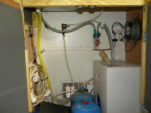 sous l'évier réserve 50l eau  + gaz