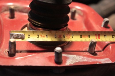 mastervac 006.jpg (1.62 Mio) Vu 13640 fois En enlevant l'élément rouge sur le nôtre, on retrouve la mesure de l'entretoise des pattes de fixation de l'autre.