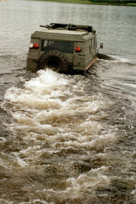 Sailing away. <br />Credits : http://www.amphibiousvehicle.net/amphi/V/volvospecial/volvo.html