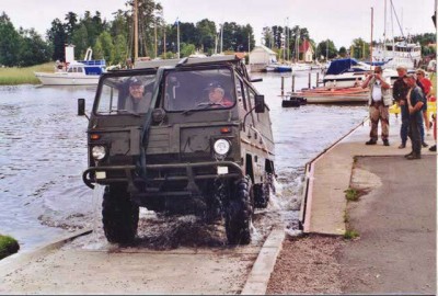 Volvo TGB13 C304 	The radiator inlet is closed with a lid. <br />Credits : http://www.amphibiousvehicle.net/amphi/V/volvospecial/volvo.html