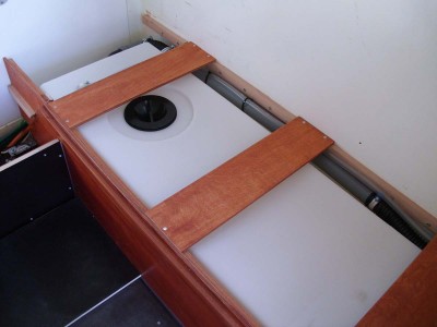 Résev eau 1.jpg (81.55 Kio) Vu 8394 fois Après les réservoirs d'essence, enfin de l'eau... 92 lit