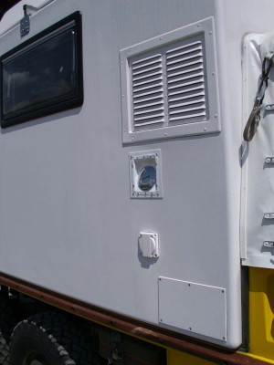 Rempliss 1.jpg (87.5 Kio) Vu 8394 fois Remplissage des réservoirs essence suppl (pas beau, à refaire ! Mais bon çà marche...)