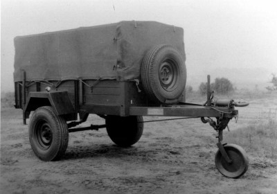 460.jpg (46.84 Kio) Vu 4620 fois remorque Levacq ex-armée Belge des années 50