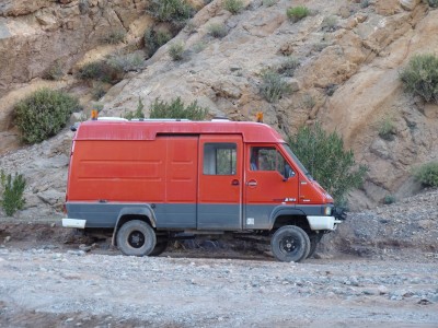 Arrèt obligatoire dans l'oued, car il fait nuit et le repairage de la piste est dificile. Photo prise le landemain matin