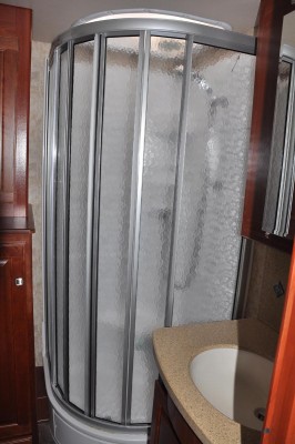 c7.jpg (156.18 Kio) Vu 1671 fois Ah, une douche, c'est plus économe...