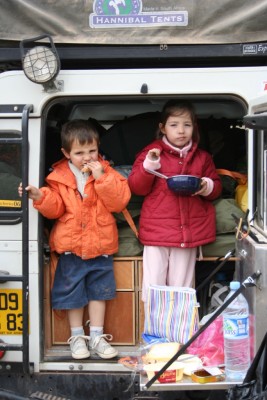 1.JPG (302.47 Kio) Vu 21946 fois Dejeuner dans les gorges du Todra, maroc, avec le def 110...