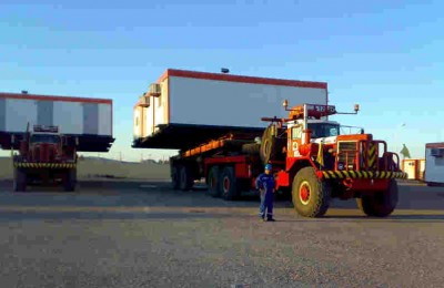 chargement sur 2 KENWORTH.jpg (20.07 Kio) Vu 14442 fois notre campement pour les bivouacs