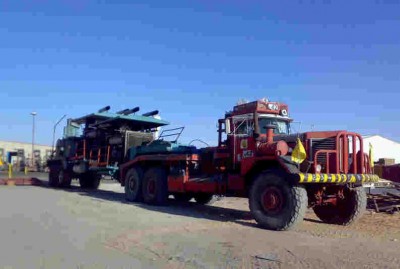 chargement sur KENWORTH.jpg (20.2 Kio) Vu 14442 fois pendant qu'on y est les 2 GE pour faire le jus pour éclairer et pour la clim !