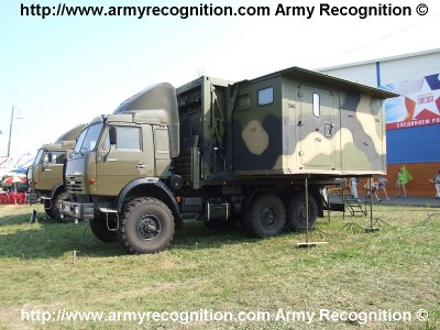 Kamaz_truck_large_container_Maks_2007_Moscow_Air_Show_001.jpg