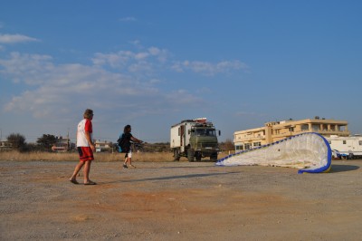 initiation au parapente avec un couple de français rencontré en grèce