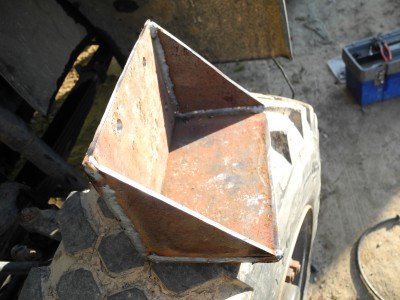 ensuite j'ai fabriquer des équerres dans de la tôle de 6mm d'épais