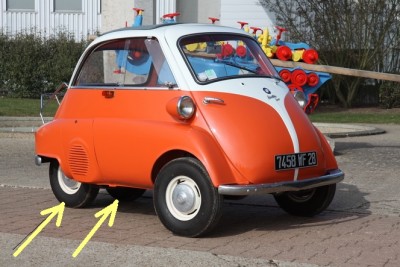 S1-Video-BMW-Isetta-300-1958-vs-Smart-ForTwo-Brabus-Cabrio-2011-duel-de-poids-plume  2.jpg