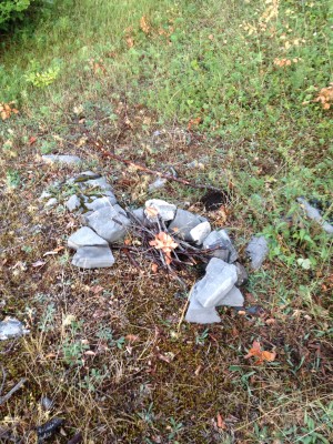 préparer sont petit feu. Le challenge, pas de papier, que des produits naturels trouvés sur place.