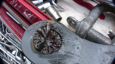 Un peu plus tard le boiter de DA ressemblait à ça... fissure...infiltration....il a gélé à pierre fendre... l'axe avait été fragilisé, certainement à cause de la vibration dans la direction, problème récurent chez les B4x4