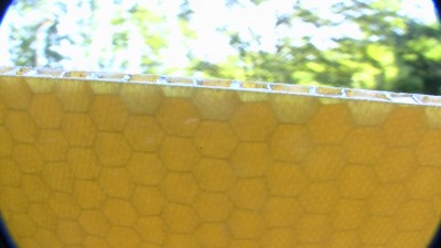 des matériaux innovants: la cire d'abeille allégée de son miel