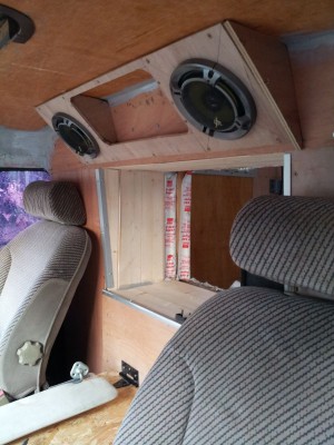 20121228_161342-redim1200.jpg (152.94 Kio) Vu 5791 fois pose des enceintes et rangement pour les cartes