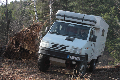 ... avant de trouver un coin à peu près plat pour stationner.
