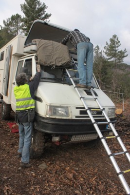 2012_12_30_9999_11.JPG (299.47 Kio) Vu 6036 fois Puis vient le temps du déchargement ....