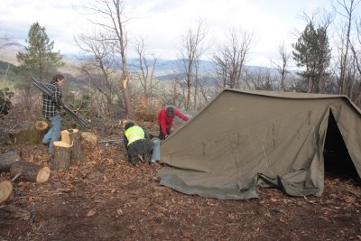 2012_12_30_9999_31.JPG (1.03 Mio) Vu 6036 fois ... suivi du montage de la tente. Pertinent car il a plu toute la journée du premier.