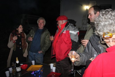 2012_12_31_9999_70.JPG (672.01 Kio) Vu 6036 fois ...et quelques bouteilles généreusement pétillantes appréciées de notre copain Michel qui habite à 11 km, donc à 45 minutes du lieu.