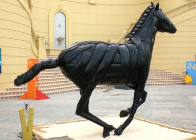 Cheval_Sculpture_Pneu_Mirko_Siakkou_Flodin_v.jpg