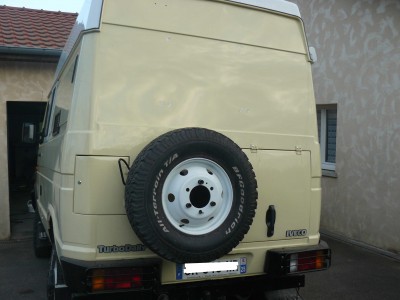 L'arriere avec le porte roue qui souvre pour donner accès au portillon cassette WC, au dessus viendra le support pour les plaques a sable