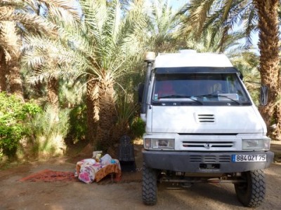 bivouac dans la palmeraie.JPG