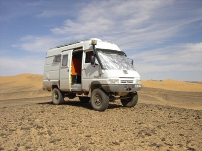 une pose dans les dunes de Merzouga.JPG