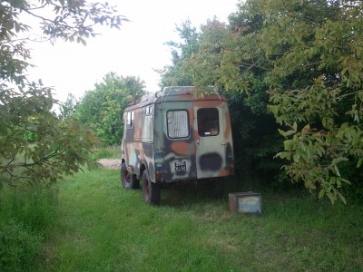 Le voilà à la maison, dans sa belle peinture camouflage toute neuve !!!...