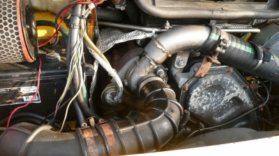 une modif vue plusieurs fois maintenant: la déviation du flux de turbo pour montage intercooler et réglage pompe à injection d'un 35-12